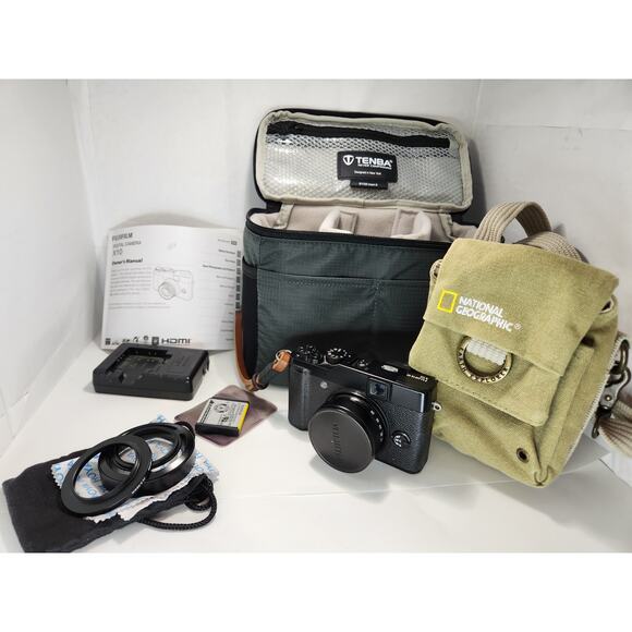 Fujifilm X10 Digital Camera Kit – Fujinon Lens Accessories barely used‎ mint